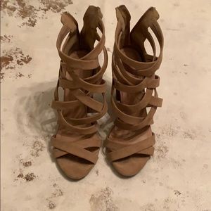 Camel criss cross heel